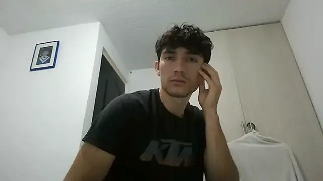 Snapshot of ChicoMaloFfF chatting on November 6, 2025, 6:01 pm ChicoMaloFfF online show from November 6, 2025, 6:01 pm