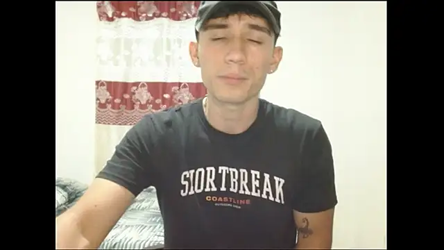 Snapshot of ChicoMaloFfF chatting on February 5, 2026, 1:34 am ChicoMaloFfF online show from February 5, 2026, 1:34 am