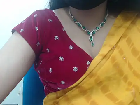 Snapshot of Lovely_Siri_23 chatting on April 10, 2026, 5:20 pm Lovely Siri 23 online show from April 10, 2026, 5:20 pm