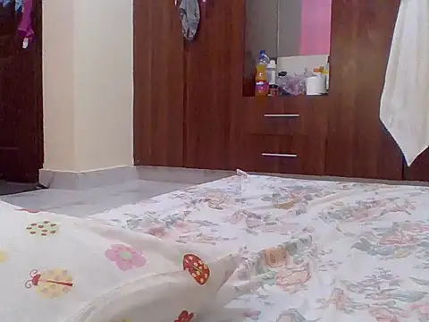 sweet-fancy online show from November 11, 2025, 6:19 am