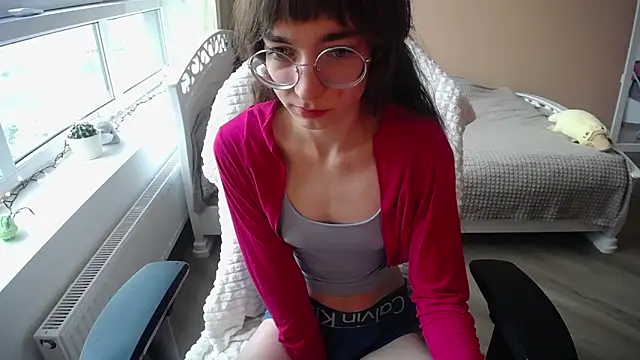 MissLinaDream online show from April 22, 2026, 1:18 pm