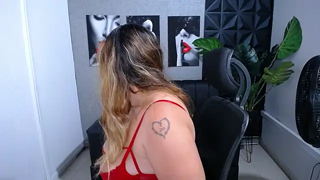 Valentinaa mature online show from May 23, 2026, 10:53 pm