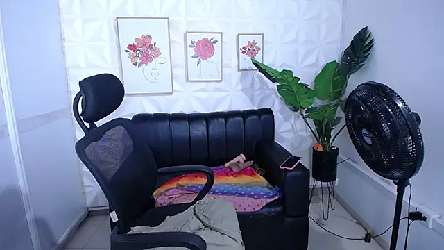 Valentinaa mature online show from November 6, 2025, 11:31 pm