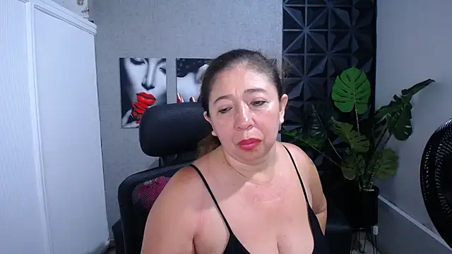 Valentinaa mature online show from May 29, 2026, 10:49 pm
