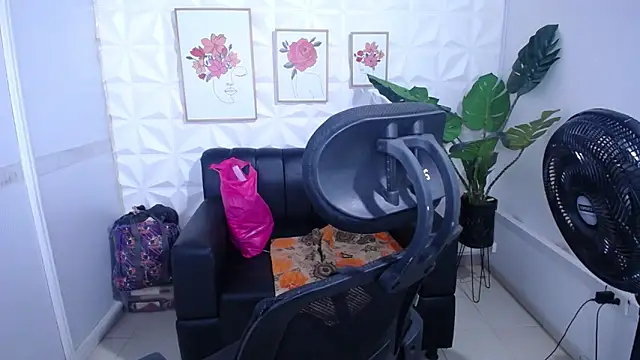 Valentinaa mature online show from November 30, 2025, 4:46 am