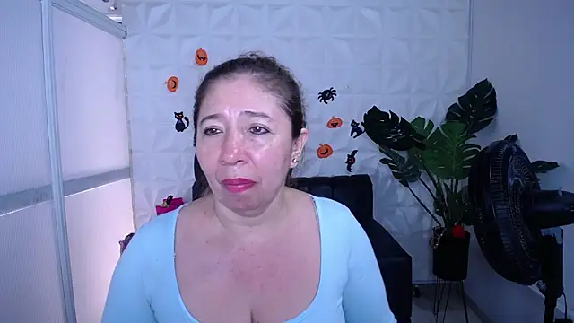 Valentinaa mature online show from October 7, 2025, 7:04 pm