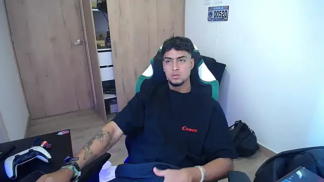 Snapshot of matias_bianco chatting on September 18, 2025, 7:06 pm matias bianco online show from September 18, 2025, 7:06 pm