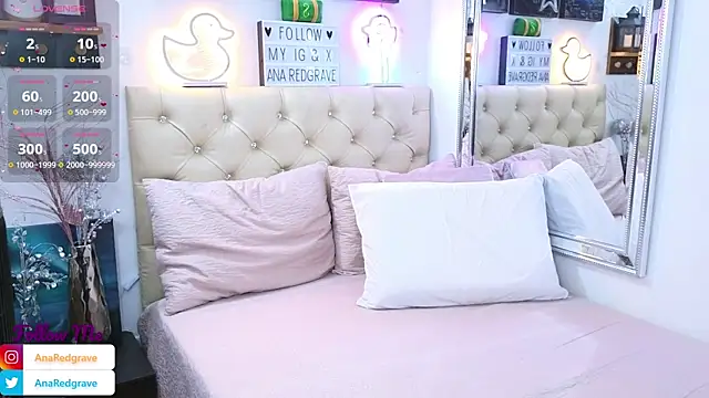 AnnaRedgrave online show from April 3, 2026, 1:56 am