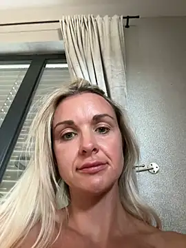 Bella-Tight online show from June 27, 2026, 7:47 am