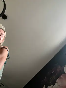 Bella-Tight online show from July 4, 2026, 3:05 pm