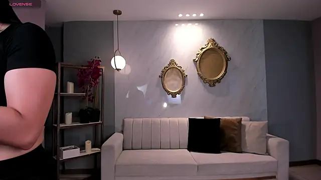 Snapshot of LizzHamilton__ chatting on October 23, 2025, 8:51 pm LizzHamilton online show from October 23, 2025, 8:51 pm