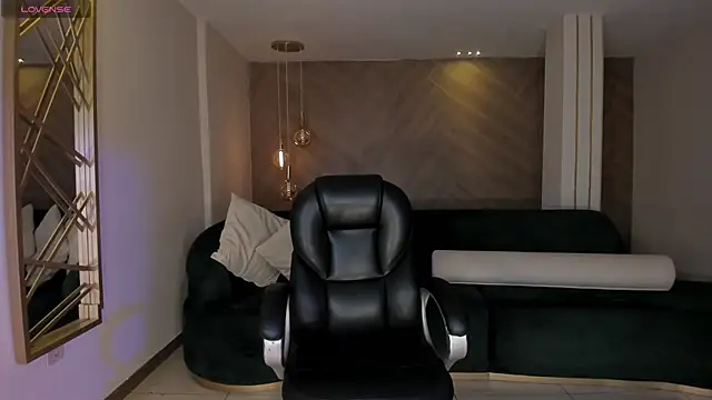 Snapshot of LizzHamilton__ chatting on November 28, 2025, 9:26 pm LizzHamilton online show from November 28, 2025, 9:26 pm