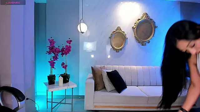 Snapshot of LizzHamilton__ chatting on October 14, 2025, 9:15 pm LizzHamilton online show from October 14, 2025, 9:15 pm