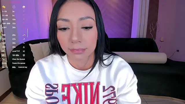 Snapshot of LizzHamilton__ chatting on October 17, 2025, 9:27 pm LizzHamilton online show from October 17, 2025, 9:27 pm