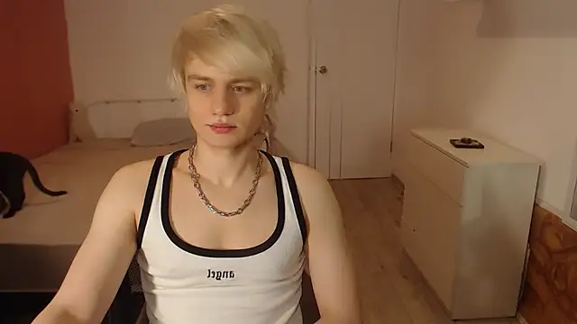 Snapshot of Oliver_sweet_ chatting on February 14, 2026, 12:44 am Oliver sweet online show from February 14, 2026, 12:44 am