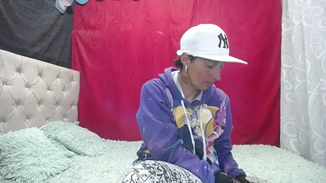 anyu1306 online show from April 16, 2026, 7:25 pm