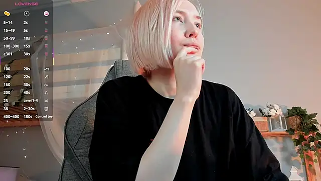 ReiYosimoto online show from November 11, 2025, 4:24 pm