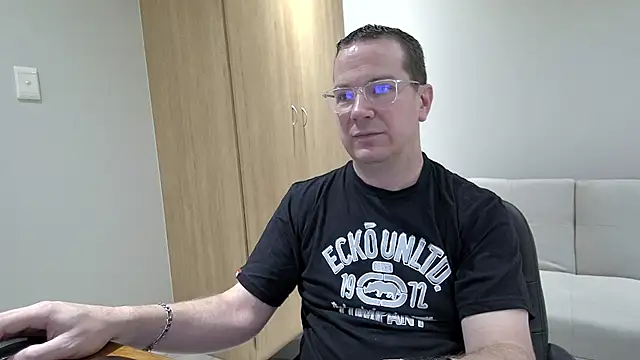 BrettJ81 online show from October 30, 2025, 2:58 pm