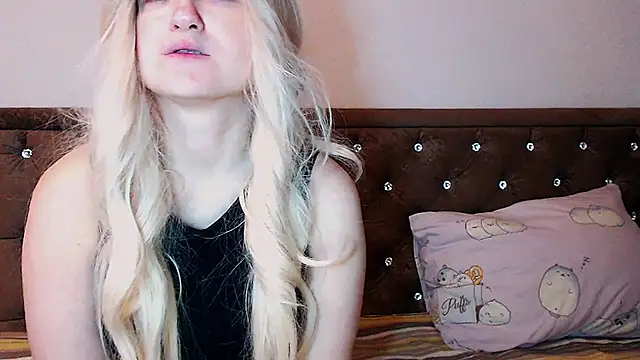 Snapshot of Sara4uu chatting on September 19, 2025, 10:25 pm Sara4uu online show from September 19, 2025, 10:25 pm