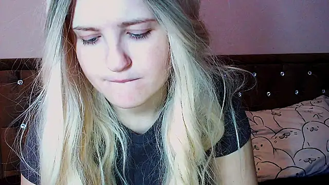 Snapshot of Sara4uu chatting on November 16, 2025, 11:52 pm Sara4uu online show from November 16, 2025, 11:52 pm