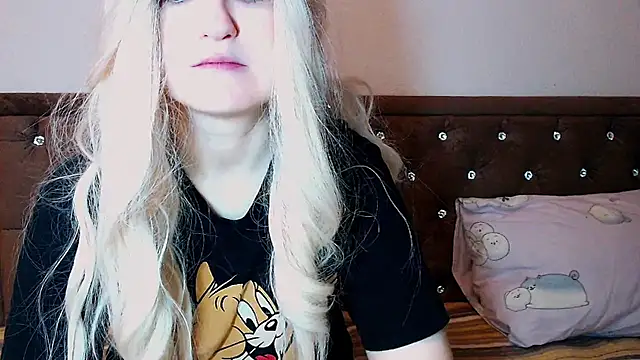 Snapshot of Sara4uu chatting on October 1, 2025, 11:52 pm Sara4uu online show from October 1, 2025, 11:52 pm