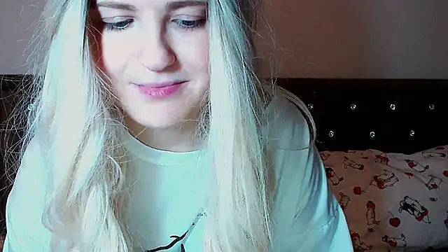 Snapshot of Sara4uu chatting on October 7, 2025, 12:11 am Sara4uu online show from October 7, 2025, 12:11 am