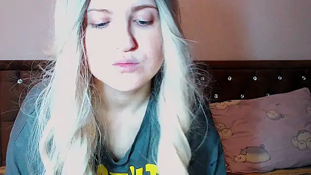 Snapshot of Sara4uu chatting on September 25, 2025, 11:33 pm Sara4uu online show from September 25, 2025, 11:33 pm