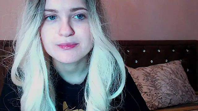 Snapshot of Sara4uu chatting on February 8, 2025, 11:55 pm Sara4uu online show from February 8, 2025, 11:55 pm