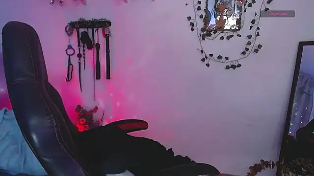 Snapshot of Eve_Blue77 chatting on April 9, 2026, 7:25 am Eve Blue77 online show from April 9, 2026, 7:25 am