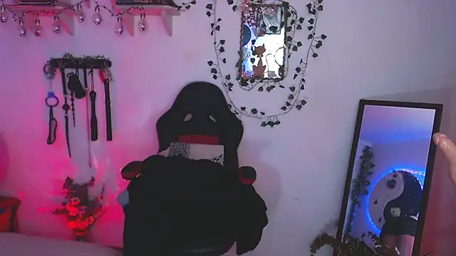 Snapshot of Eve_Blue77 chatting on April 8, 2026, 1:40 am Eve Blue77 online show from April 8, 2026, 1:40 am