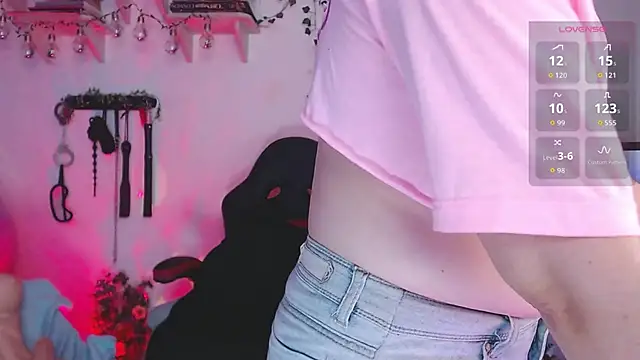 Snapshot of Eve_Blue77 chatting on April 11, 2026, 3:47 am Eve Blue77 online show from April 11, 2026, 3:47 am