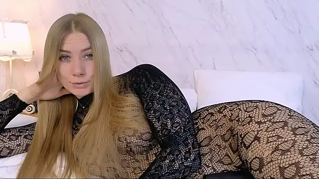 LOLALEWIS online show from February 12, 2026, 1:27 am