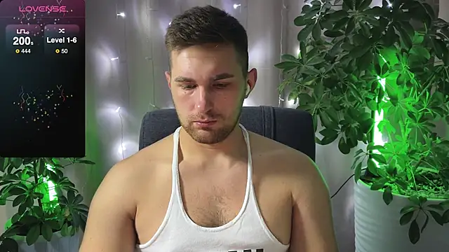 Snapshot of Sweeet__boy chatting on February 16, 2025, 6:10 am Sweeet boy online show from February 16, 2025, 6:10 am