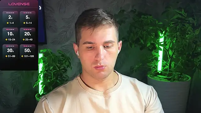 Snapshot of Sweeet__boy chatting on February 19, 2025, 7:48 pm Sweeet boy online show from February 19, 2025, 7:48 pm