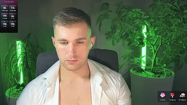 Snapshot of Sweeet__boy chatting on March 15, 2025, 7:16 pm Sweeet boy online show from March 15, 2025, 7:16 pm