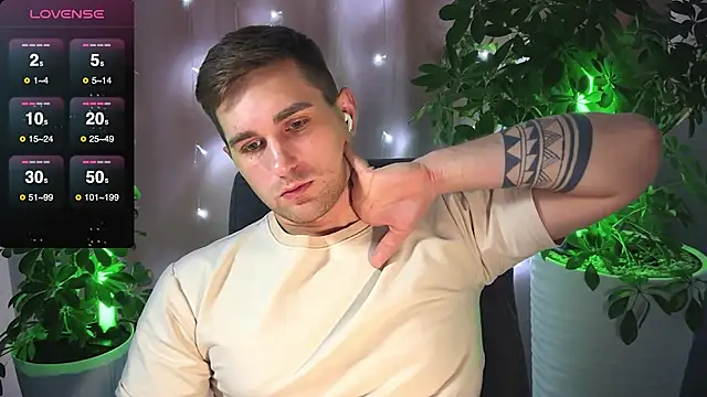 Snapshot of Sweeet__boy chatting on February 25, 2025, 5:19 pm Sweeet boy online show from February 25, 2025, 5:19 pm