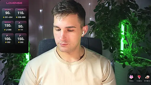 Snapshot of Sweeet__boy chatting on March 7, 2025, 8:56 am Sweeet boy online show from March 7, 2025, 8:56 am