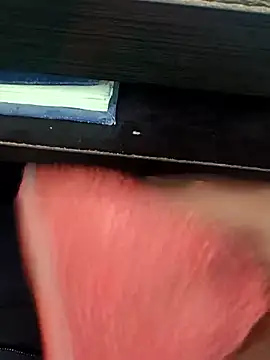 Snapshot of u_wan_me chatting on February 7, 2026, 3:31 pm u wan me online show from February 7, 2026, 3:31 pm