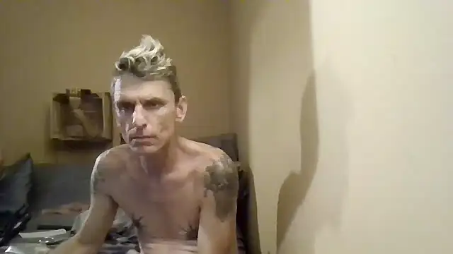 leahcimnikral online show from October 26, 2025, 5:24 pm