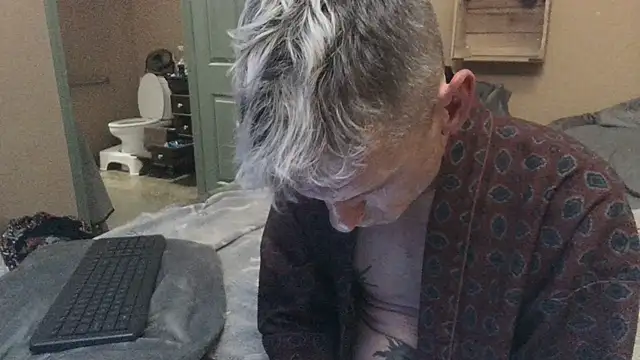 leahcimnikral online show from September 20, 2025, 8:19 am