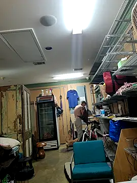 leahcimnikral online show from October 6, 2025, 12:45 am