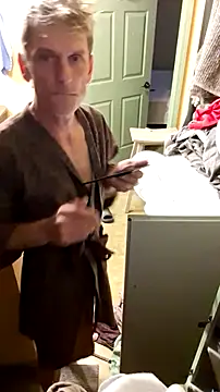 leahcimnikral online show from November 21, 2025, 7:40 am