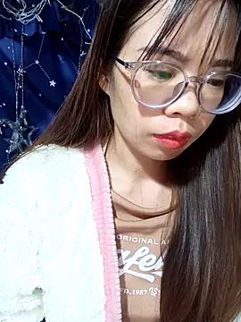   Mai-love19   online show from December 4, 2025, 11:04 pm