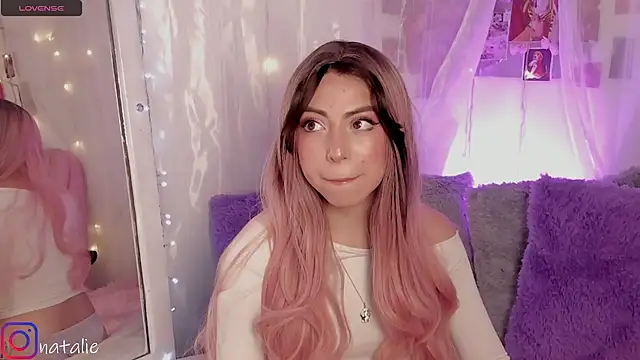 Snapshot of natalie_jaensen chatting on October 21, 2025, 12:00 am natalie jaensen online show from October 21, 2025, 12:00 am