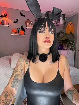 Snapshot of DaniDusan_ chatting on October 18, 2025, 7:05 pm DaniDusan online show from October 18, 2025, 7:05 pm