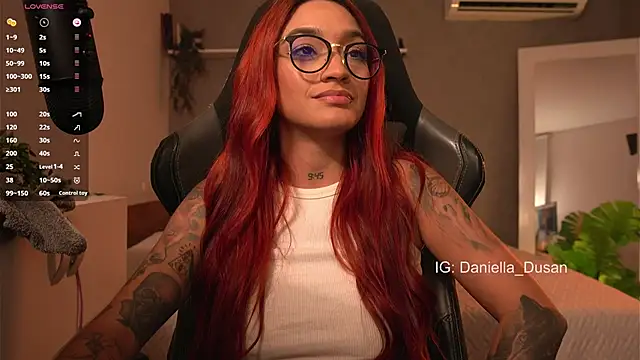 Snapshot of DaniDusan_ chatting on December 7, 2024, 12:57 am DaniDusan online show from December 7, 2024, 12:57 am