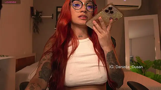 Snapshot of DaniDusan_ chatting on December 6, 2024, 9:51 pm DaniDusan online show from December 6, 2024, 9:51 pm