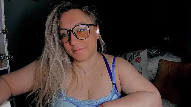 Snapshot of CumOnMy_Tits chatting on April 28, 2026, 3:11 am CumOnMy Tits online show from April 28, 2026, 3:11 am