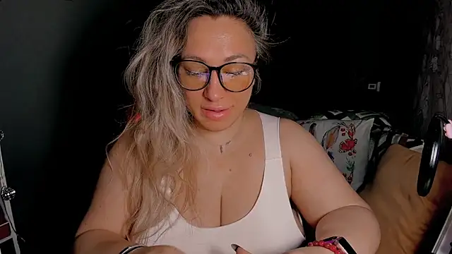 Snapshot of CumOnMy_Tits chatting on March 29, 2026, 1:40 am CumOnMy Tits online show from March 29, 2026, 1:40 am