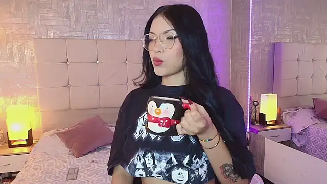 Snapshot of Baby_Venuss chatting on February 24, 2025, 3:44 am Baby Venuss online show from February 24, 2025, 3:44 am